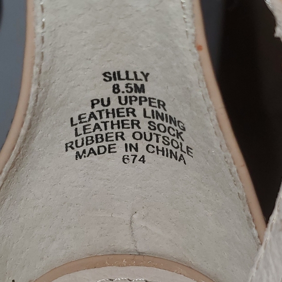 Steve Madden Silly Ankle Strap Beige Patent Leather Sandals Size 8.5 M - Picture 2 of 8